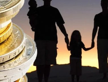 Επίδομα παιδιών: Από σήμερα το απόγευμα πιστώνεται στους λογαριασμούς